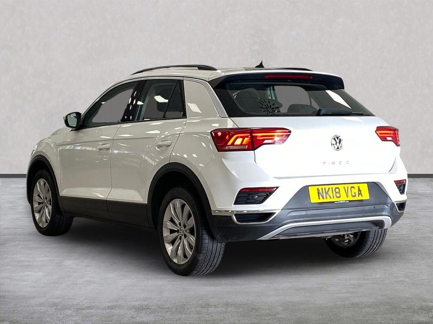 Used Volkswagen T-Roc 2018 for sale - 76605545: Photo 2