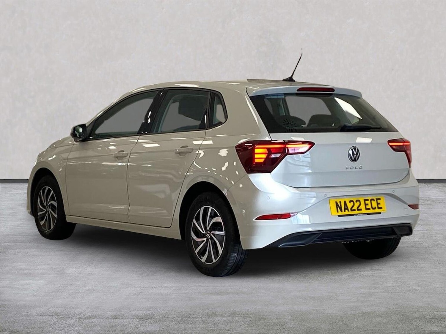 Used Volkswagen Polo 2022 for sale - 76682601: Photo 2