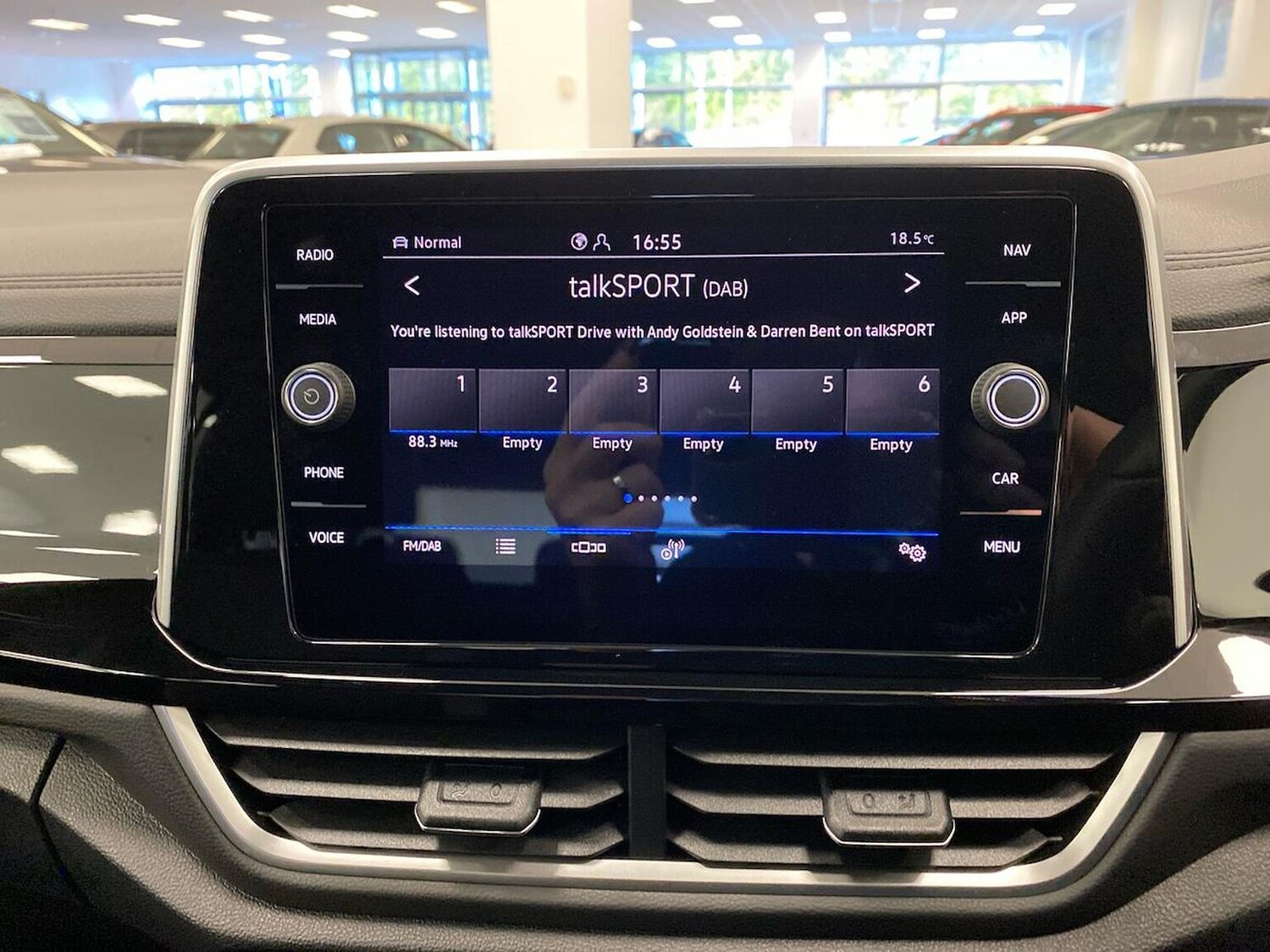 Used Volkswagen T-Roc 2025 for sale - 76040777: Photo 11