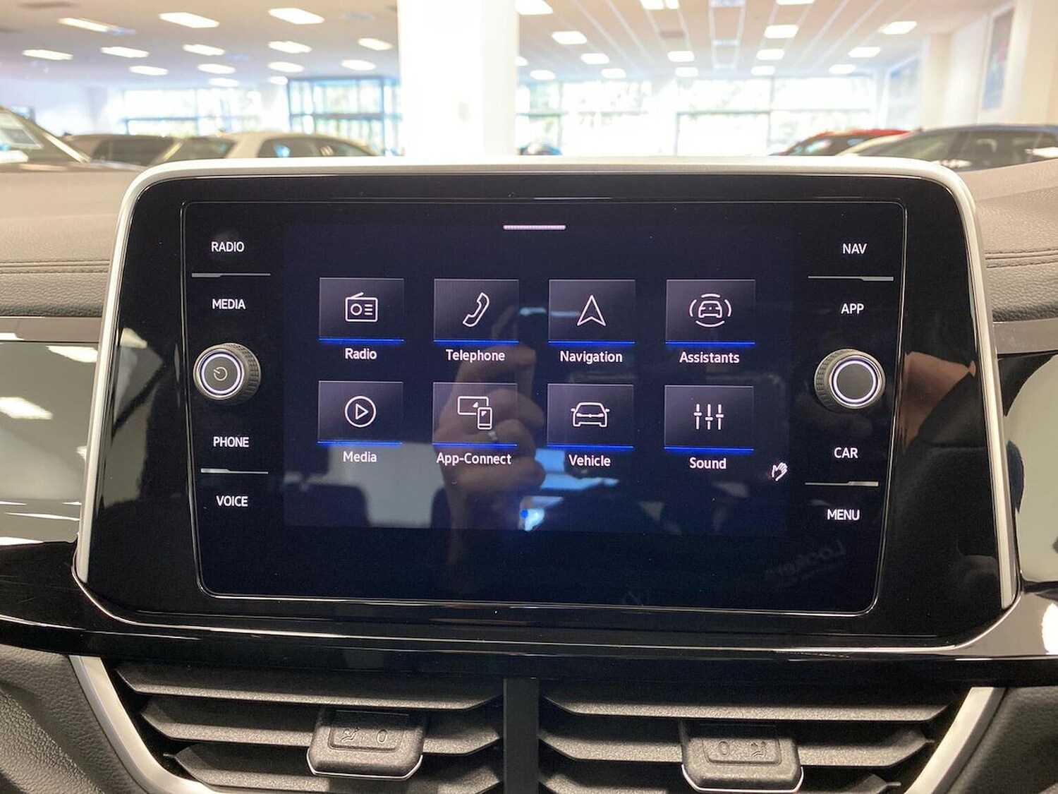 Used Volkswagen T-Roc 2025 for sale - 76040777: Photo 25