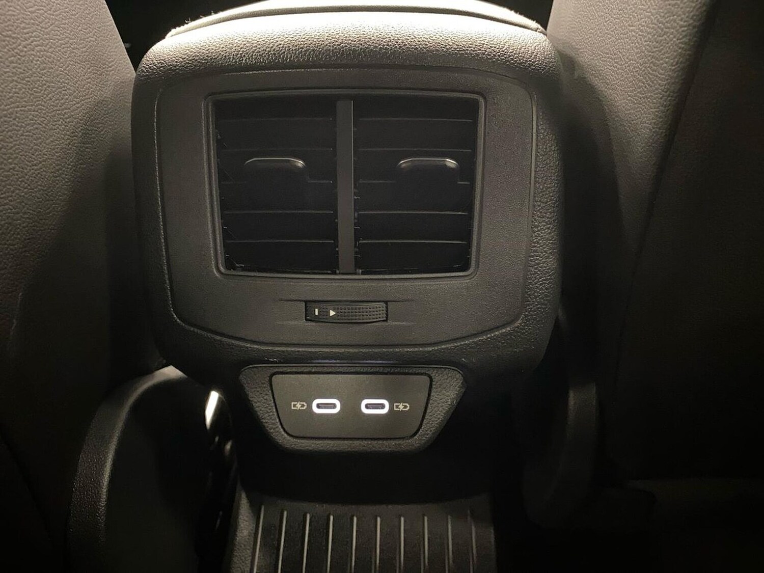 Used Volkswagen T-Roc 2025 for sale - 76040777: Photo 28