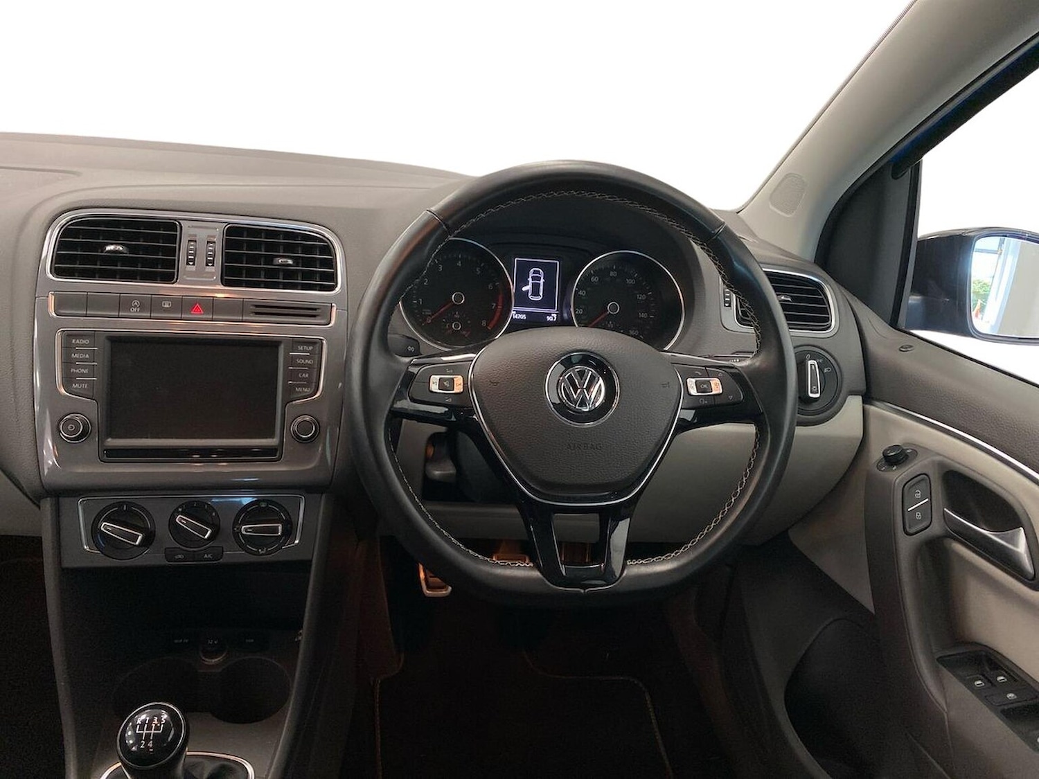 Used Volkswagen Polo 2015 for sale - 77487474: Photo 9