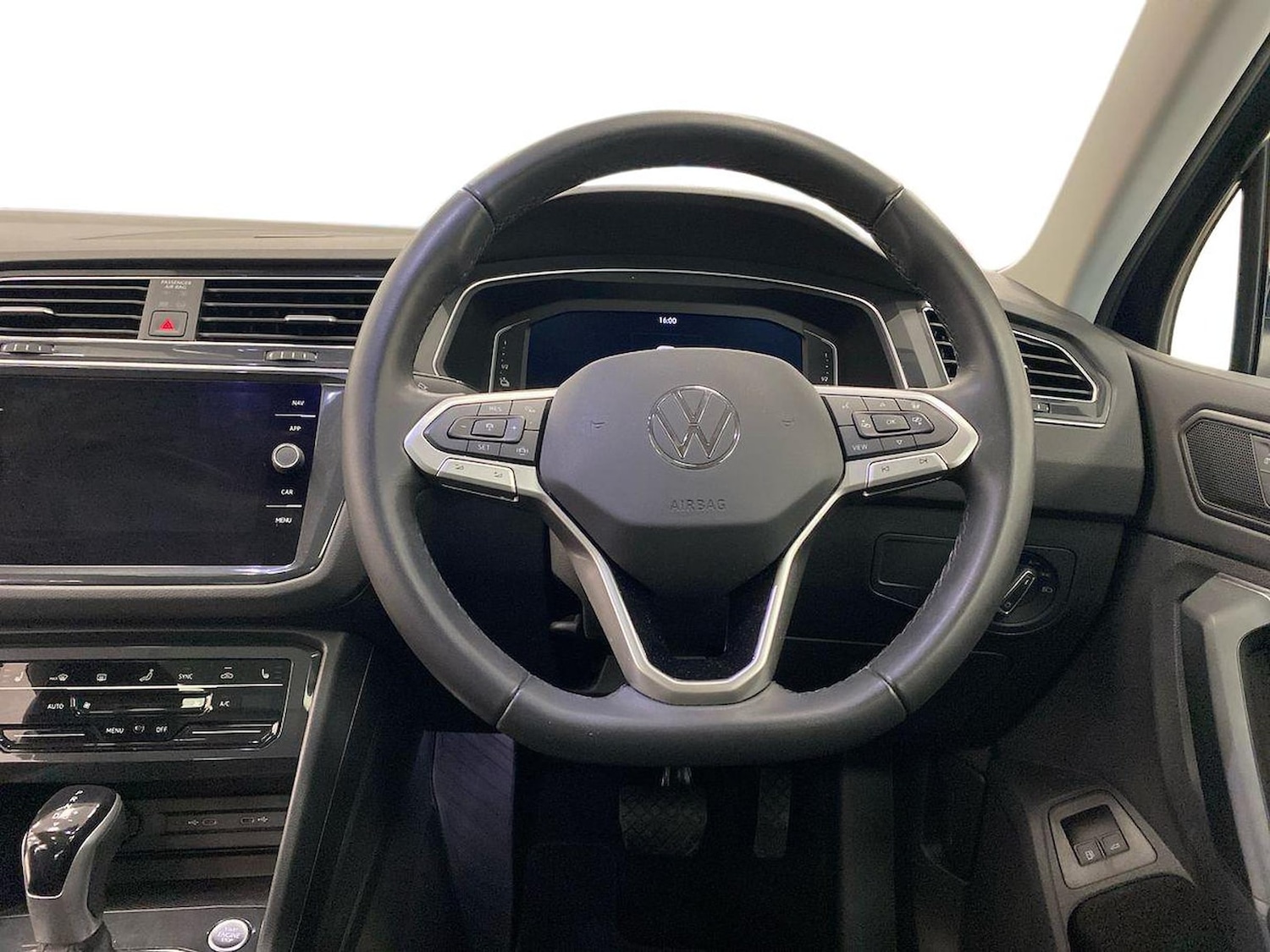 Used Volkswagen Tiguan 2023 for sale - 76347053: Photo 9