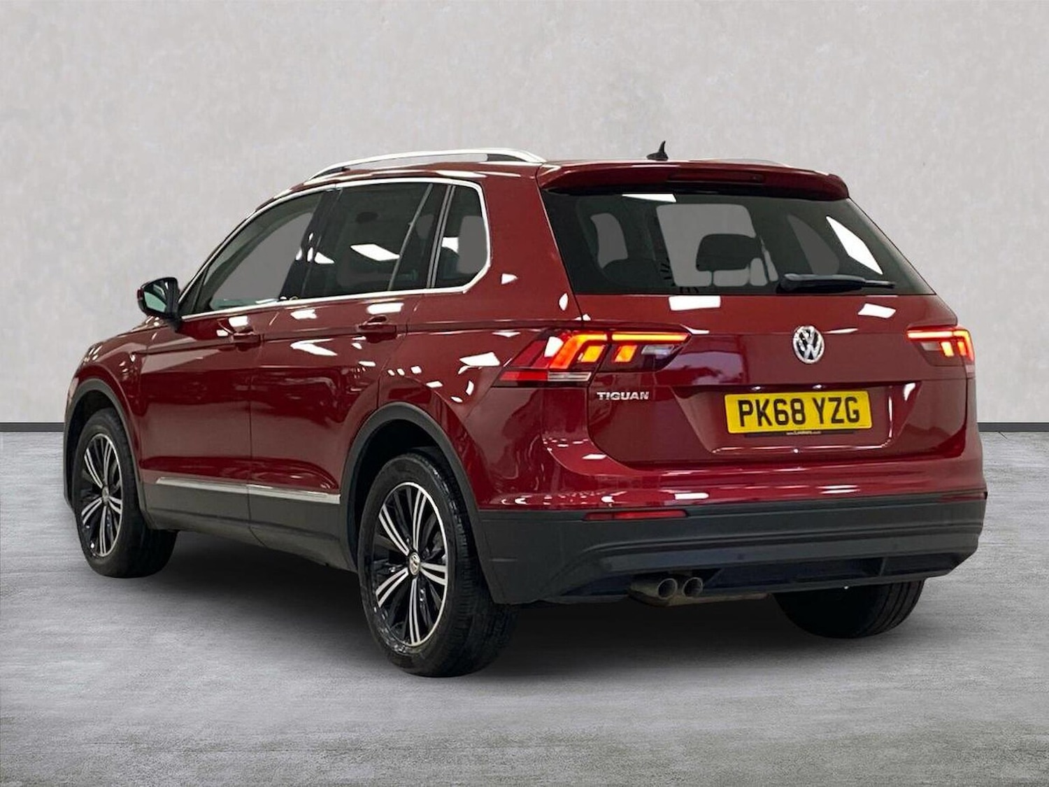 Used Volkswagen Tiguan 2018 for sale - 76719409: Photo 2