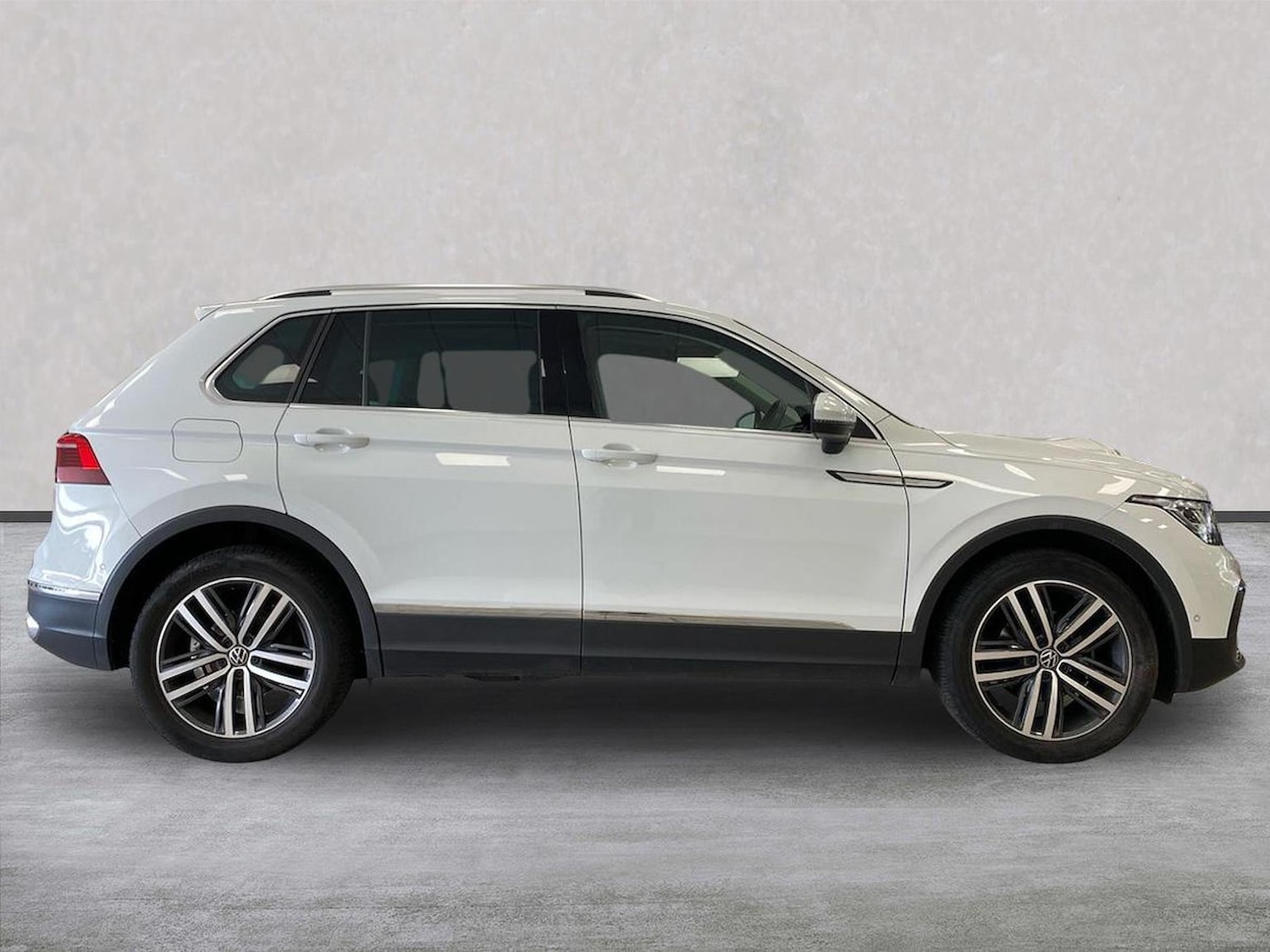 Used Volkswagen Tiguan 2023 for sale - 78194418: Photo 3