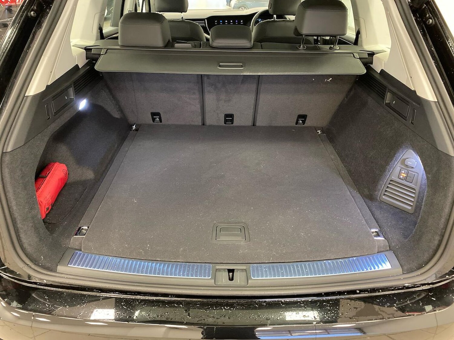 Used Volkswagen Touareg 2025 for sale - 77616706: Photo 17