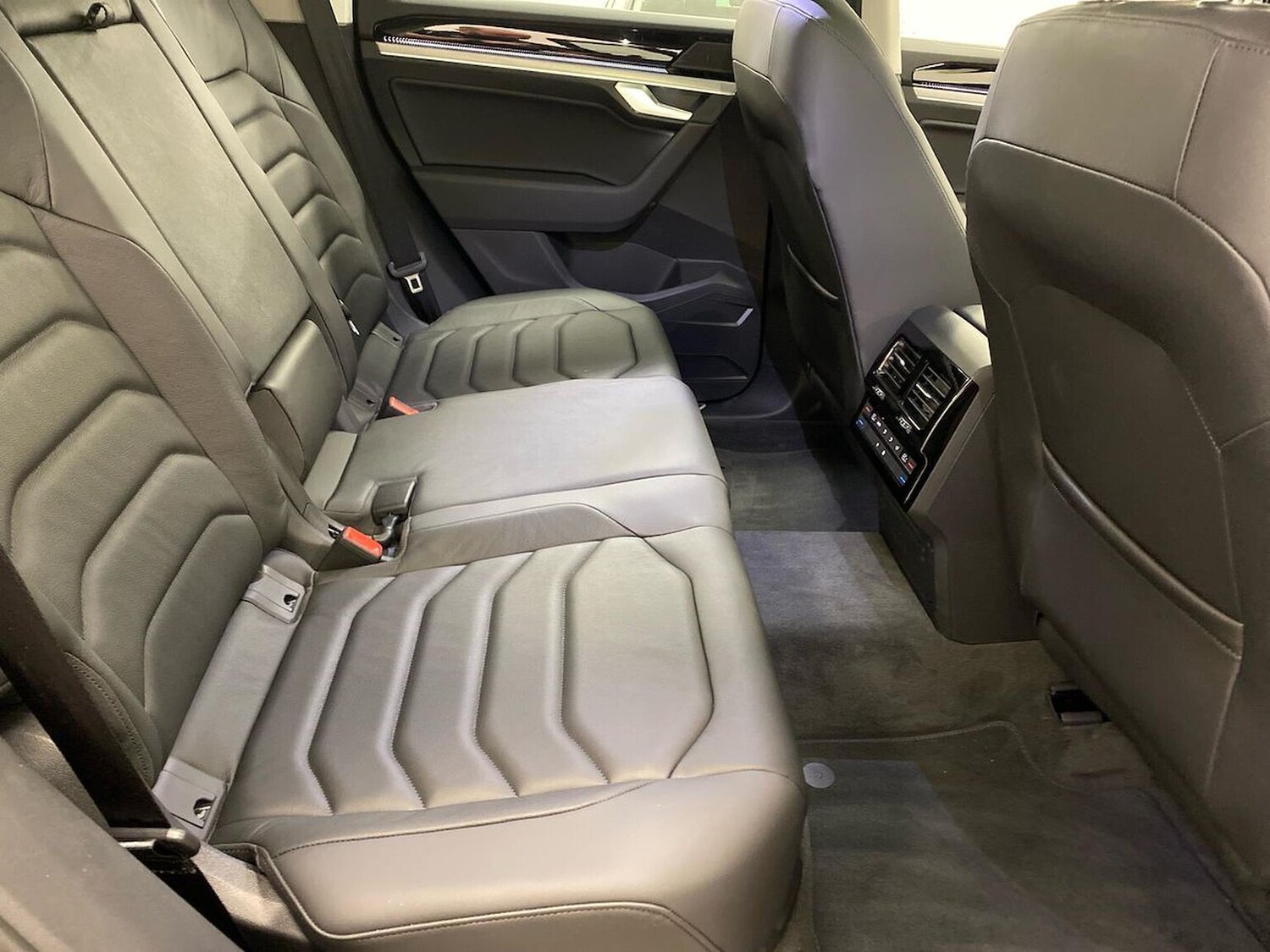 Used Volkswagen Touareg 2025 for sale - 77616706: Photo 31