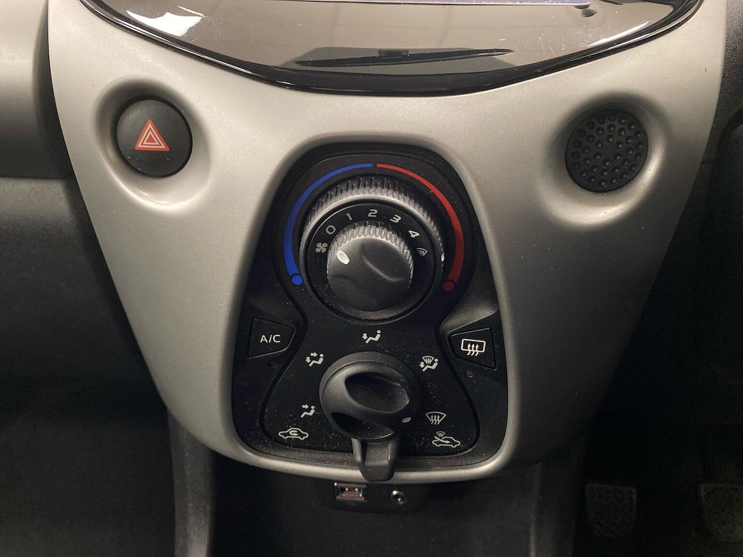 Used Peugeot 108 2014 for sale - 76193246: Photo 12