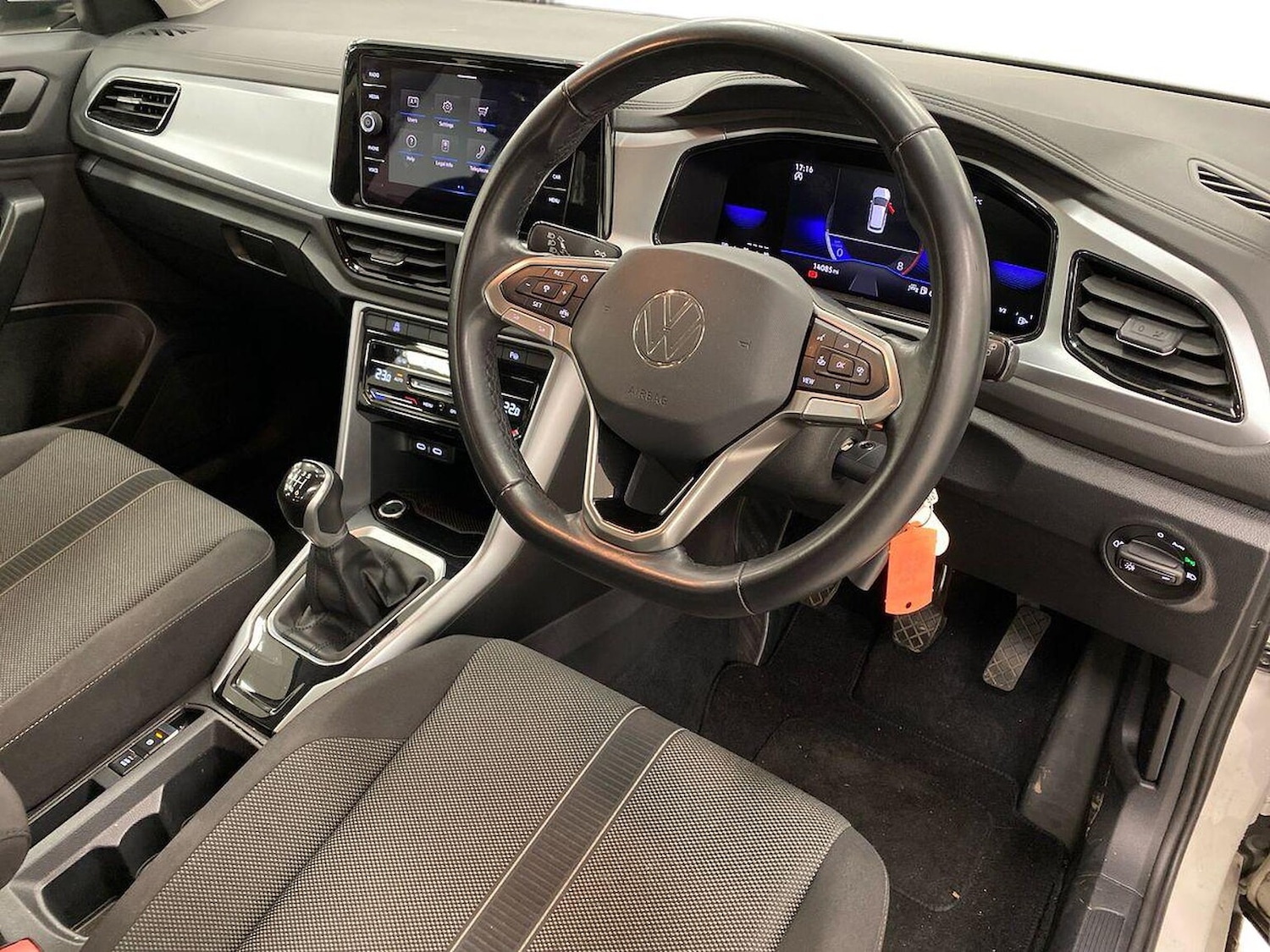 Used Volkswagen T-Roc 2024 for sale - 76918953: Photo 15