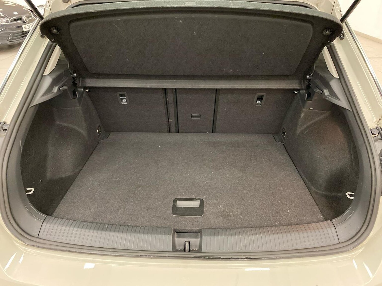 Used Volkswagen T-Roc 2024 for sale - 76918953: Photo 17