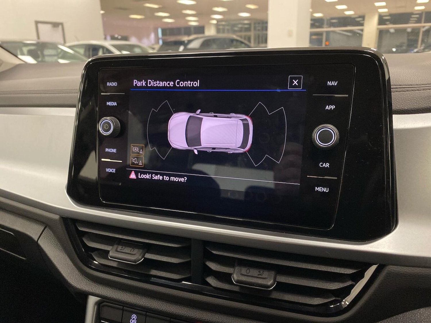 Used Volkswagen T-Roc 2024 for sale - 76918953: Photo 23