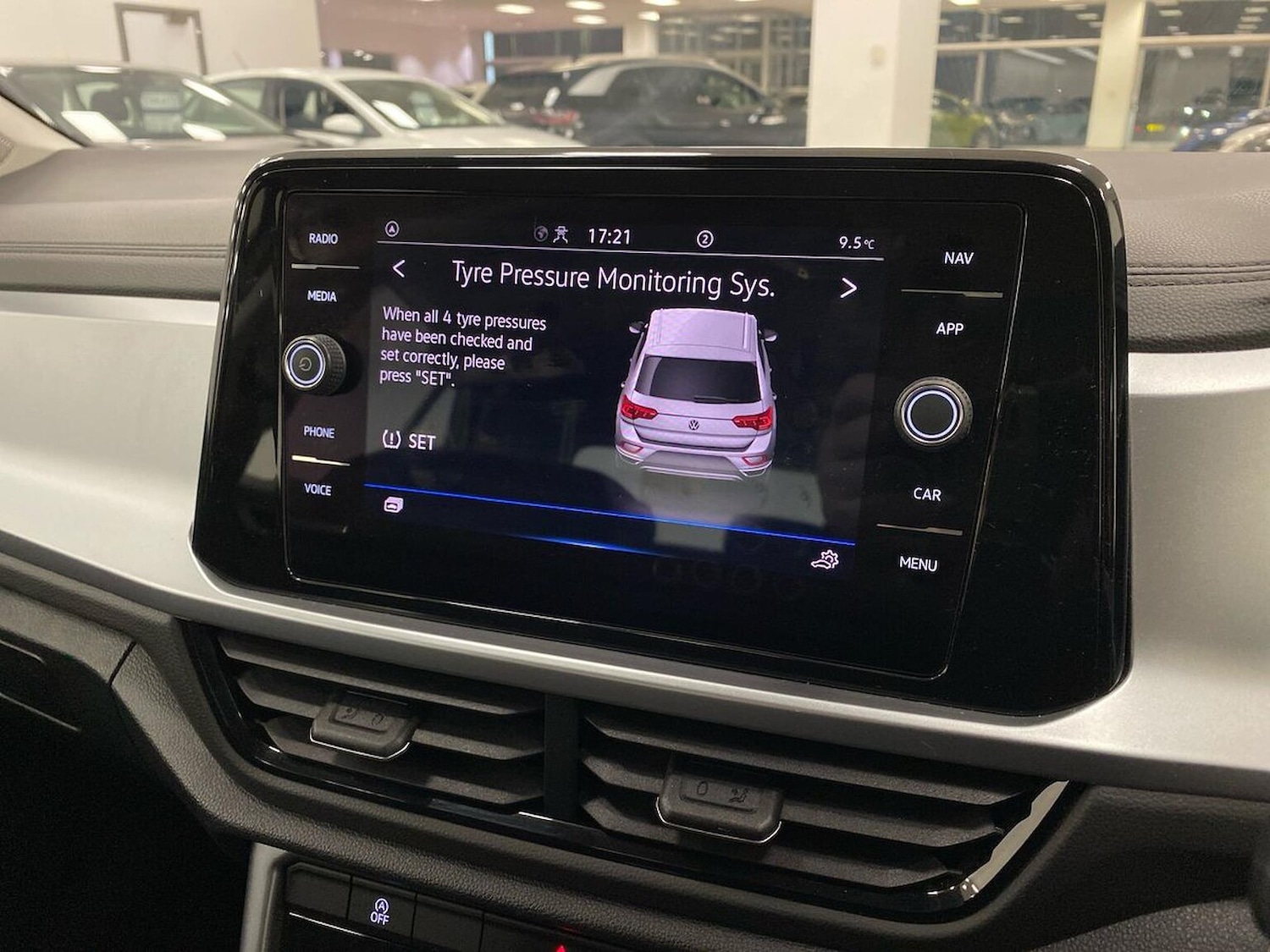 Used Volkswagen T-Roc 2024 for sale - 76918953: Photo 25