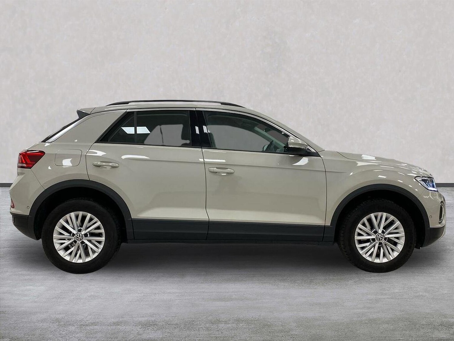Used Volkswagen T-Roc 2024 for sale - 76918953: Photo 3