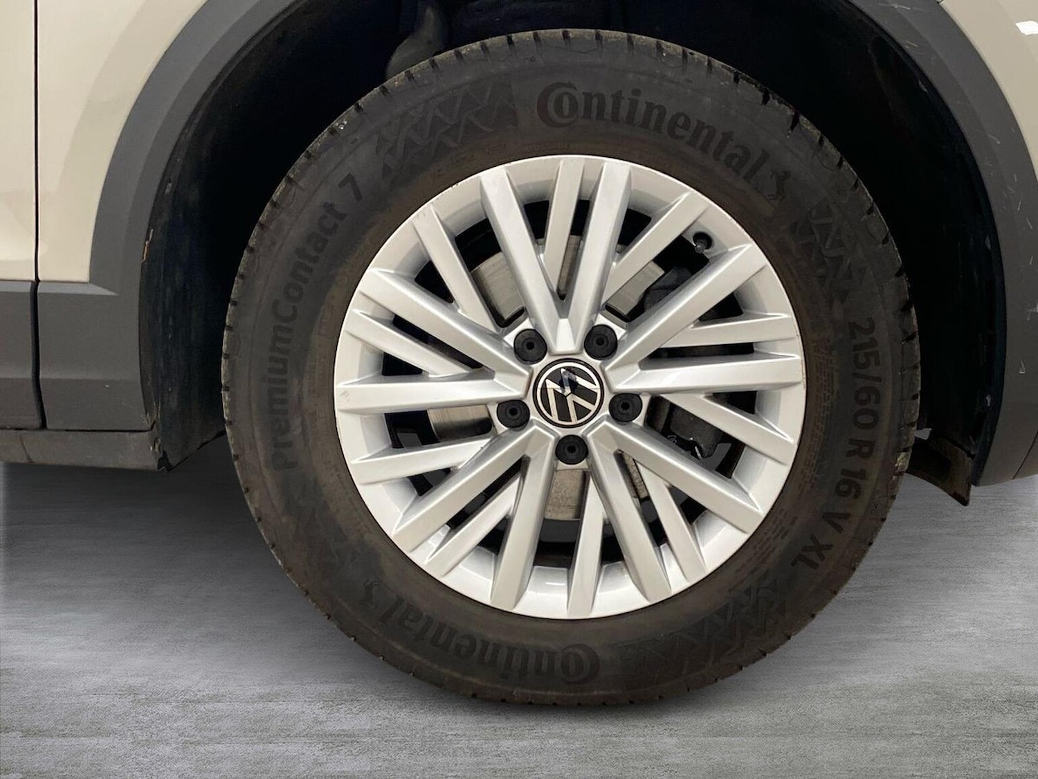 Used Volkswagen T-Roc 2024 for sale - 76918953: Photo 6