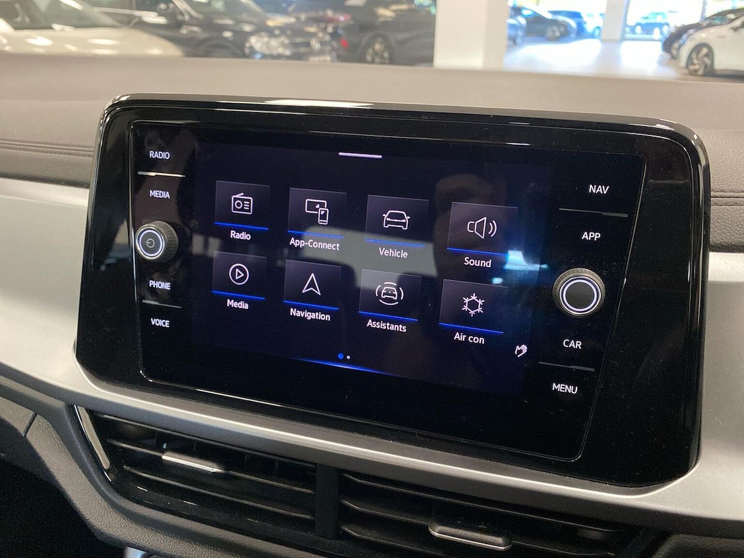 Used Volkswagen T-Roc 2023 for sale - 76605542: Photo 11