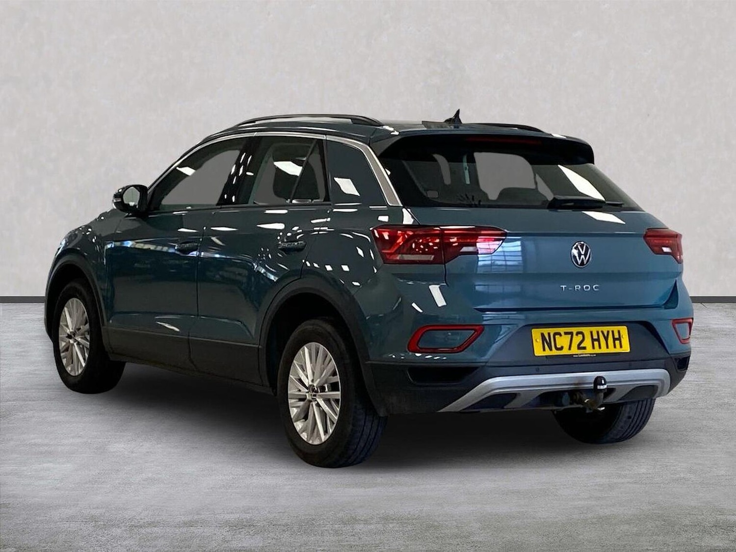 Used Volkswagen T-Roc 2023 for sale - 76605542: Photo 2