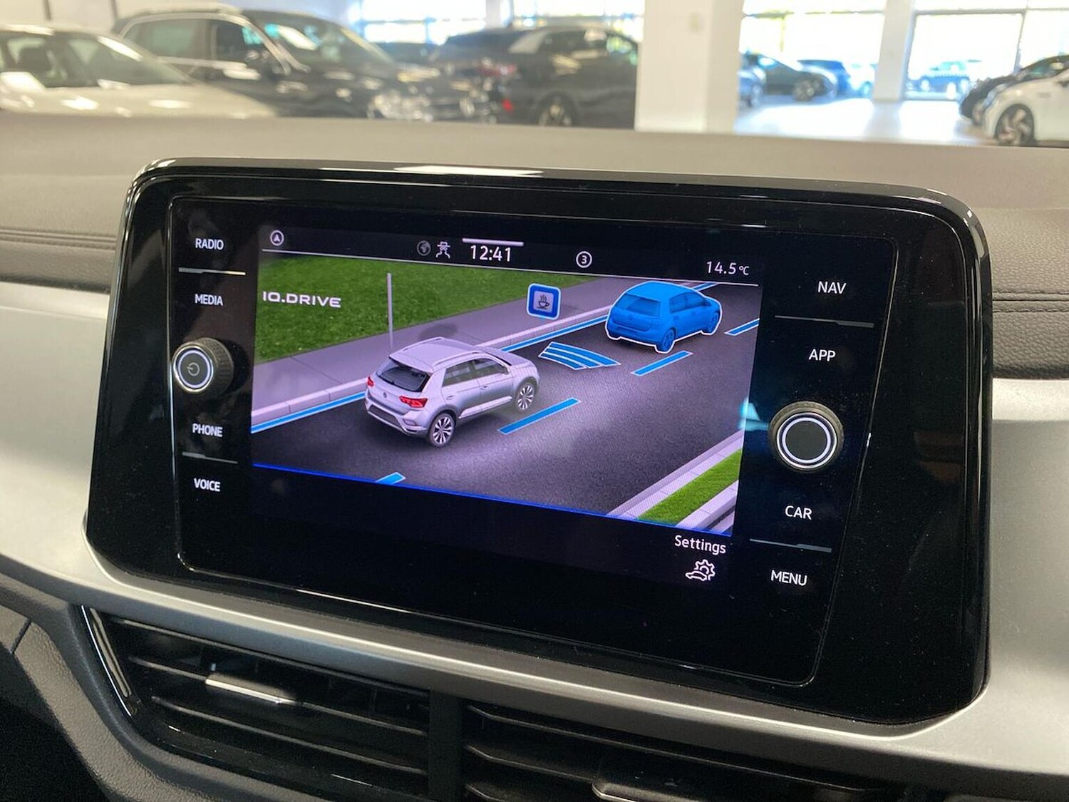 Used Volkswagen T-Roc 2023 for sale - 76605542: Photo 28