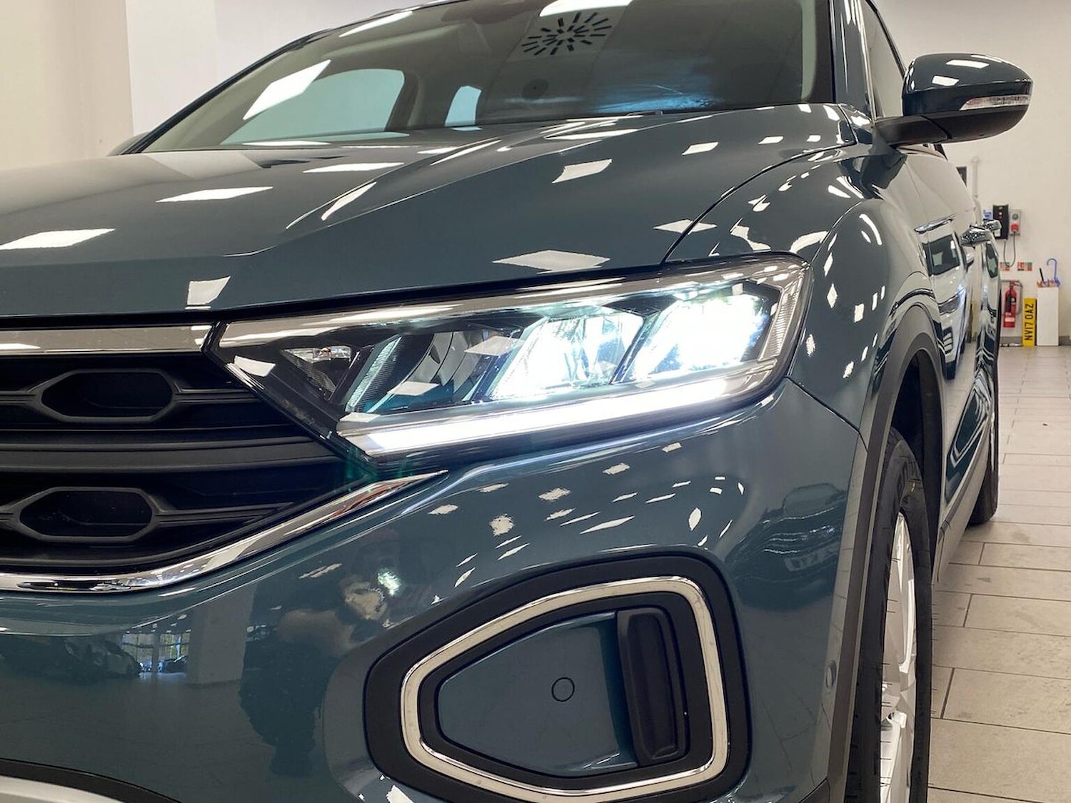 Used Volkswagen T-Roc 2023 for sale - 76605542: Photo 34