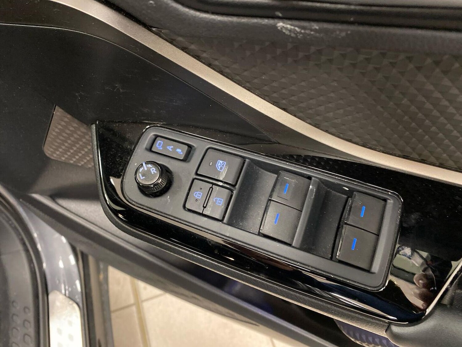 Used Toyota C-HR 2023 for sale - 77896240: Photo 21