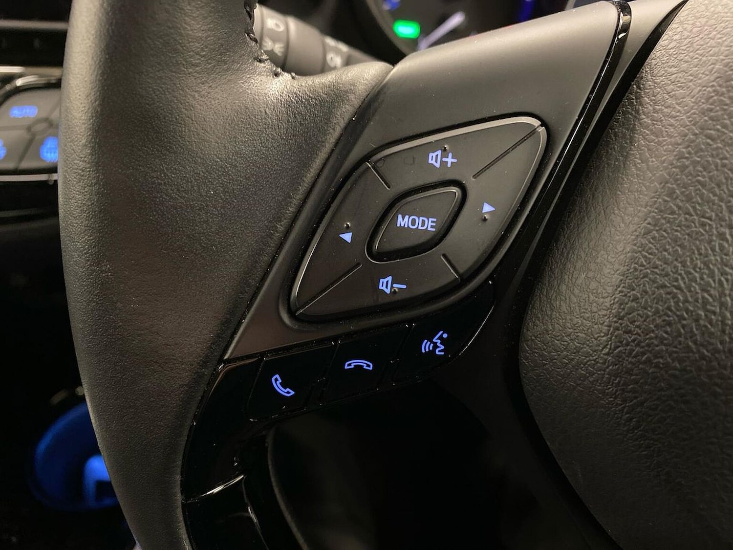 Used Toyota C-HR 2023 for sale - 77896240: Photo 27