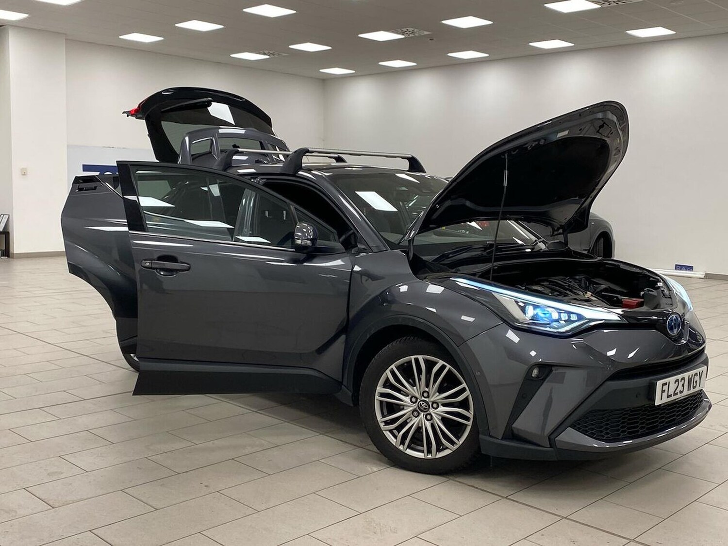 Used Toyota C-HR 2023 for sale - 77896240: Photo 40