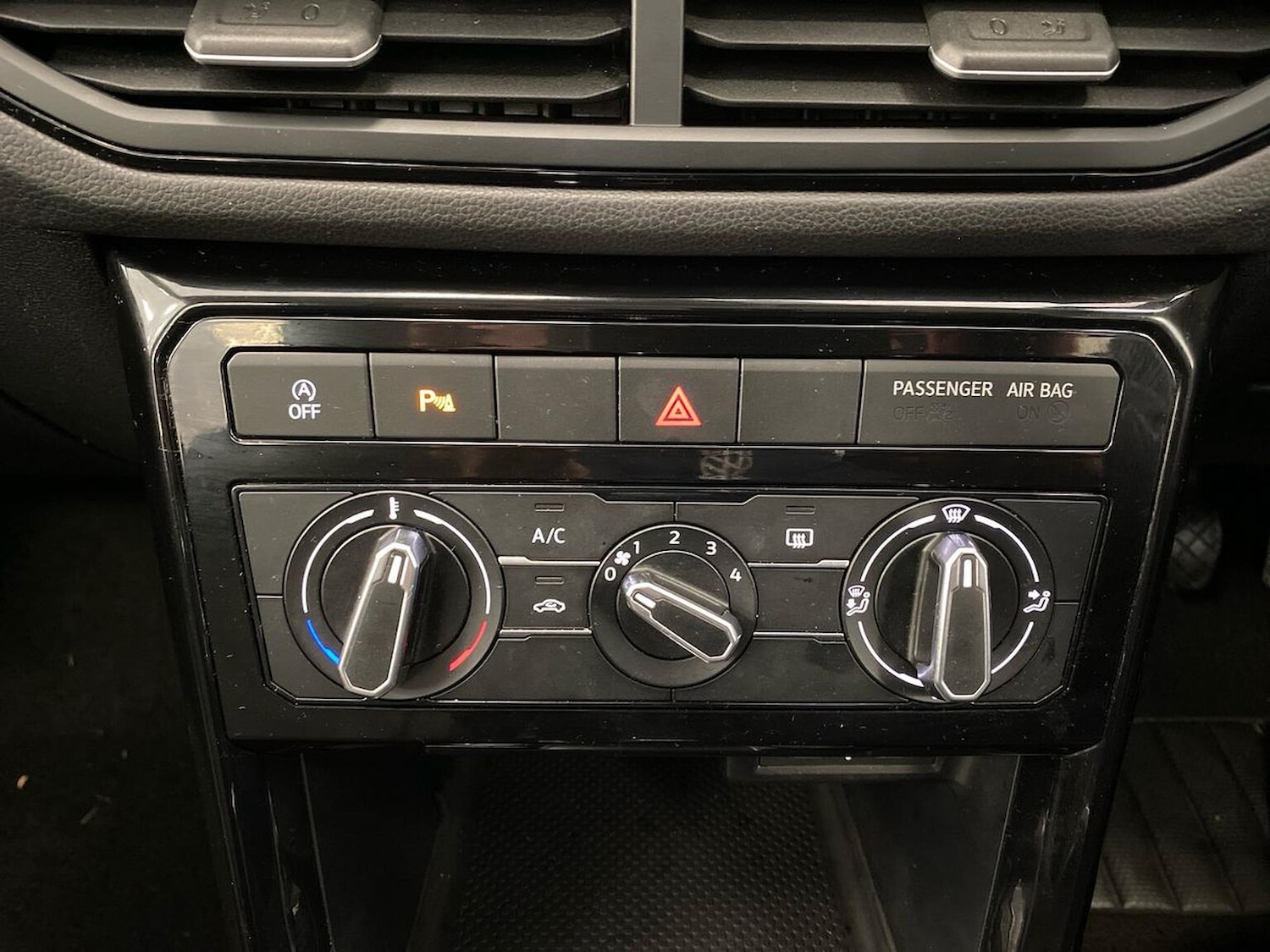 Used Volkswagen T-Cross 2024 for sale - 75987715: Photo 12