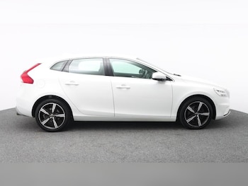 Used Volvo V40 2017 for sale - 77830189: Photo