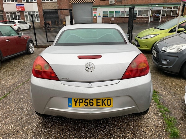 Used Vauxhall Tigra 2006 for sale - 76152748: Photo 8