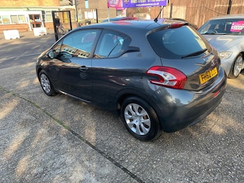 Used Peugeot 208 2013 for sale - 75927194: Photo