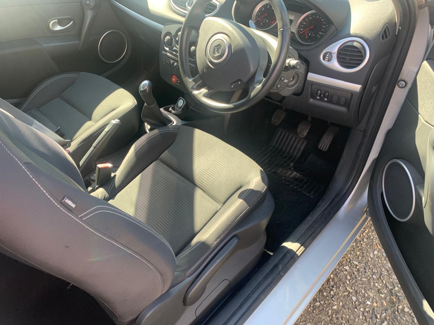 Used Renault Clio 2010 for sale - 77940743: Photo 13