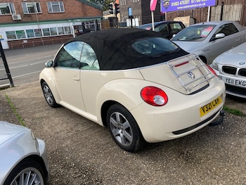 Used Volkswagen Beetle 2009 for sale - 76296009: Photo