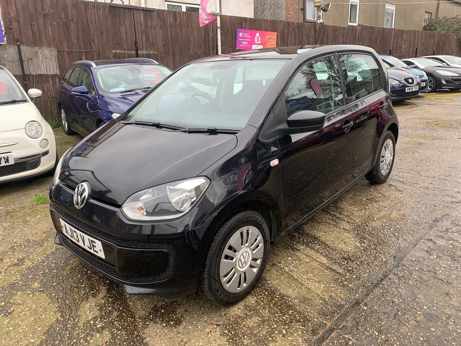 Used Volkswagen up! 2013 for sale - 77658695: Photo 1