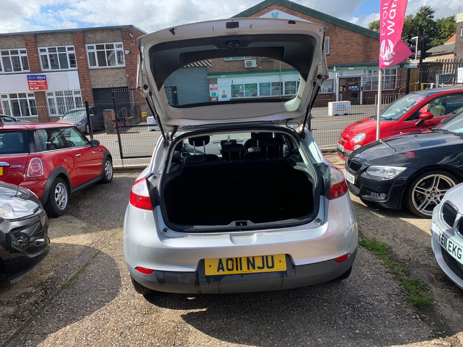 Used Renault Megane 2011 for sale - 76988138: Photo 16