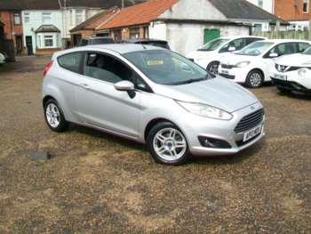 2013 (13) - 1.25 82 Zetec 3dr, Only 46,000 miles fsh, £35 road tax, Aircon, Alloys.