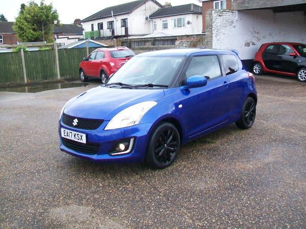 Used Suzuki Swift 2017 for sale - 75330310: Photo 2