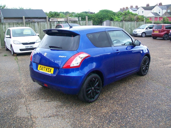 Used Suzuki Swift 2017 for sale - 75330310: Photo 4