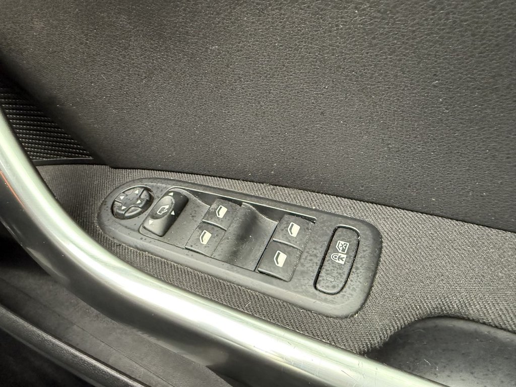 Used Peugeot 308 2013 for sale - 77834979: Photo 18