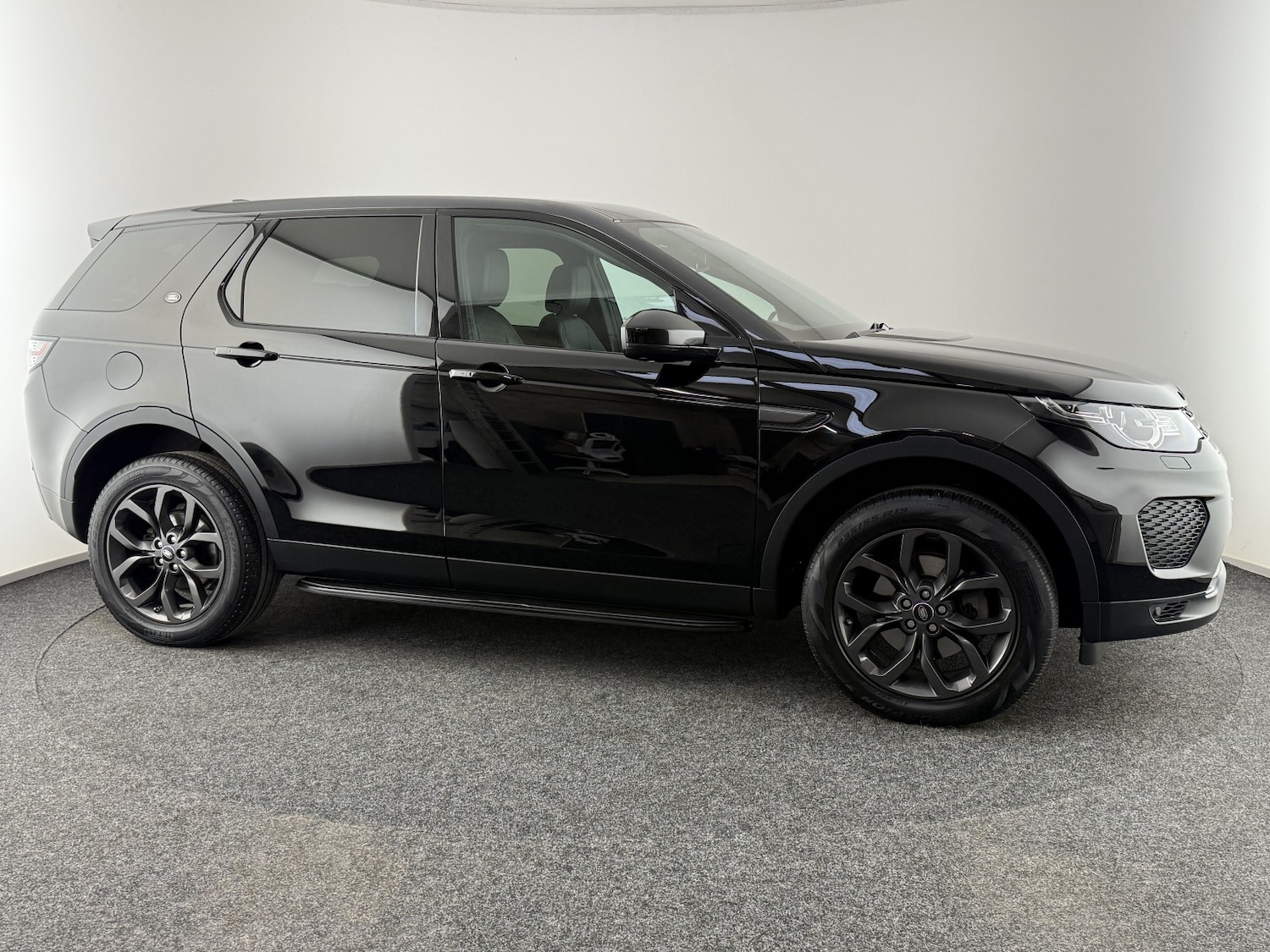 Used Land Rover Discovery Sport 2018 for sale - 76968563: Photo 2