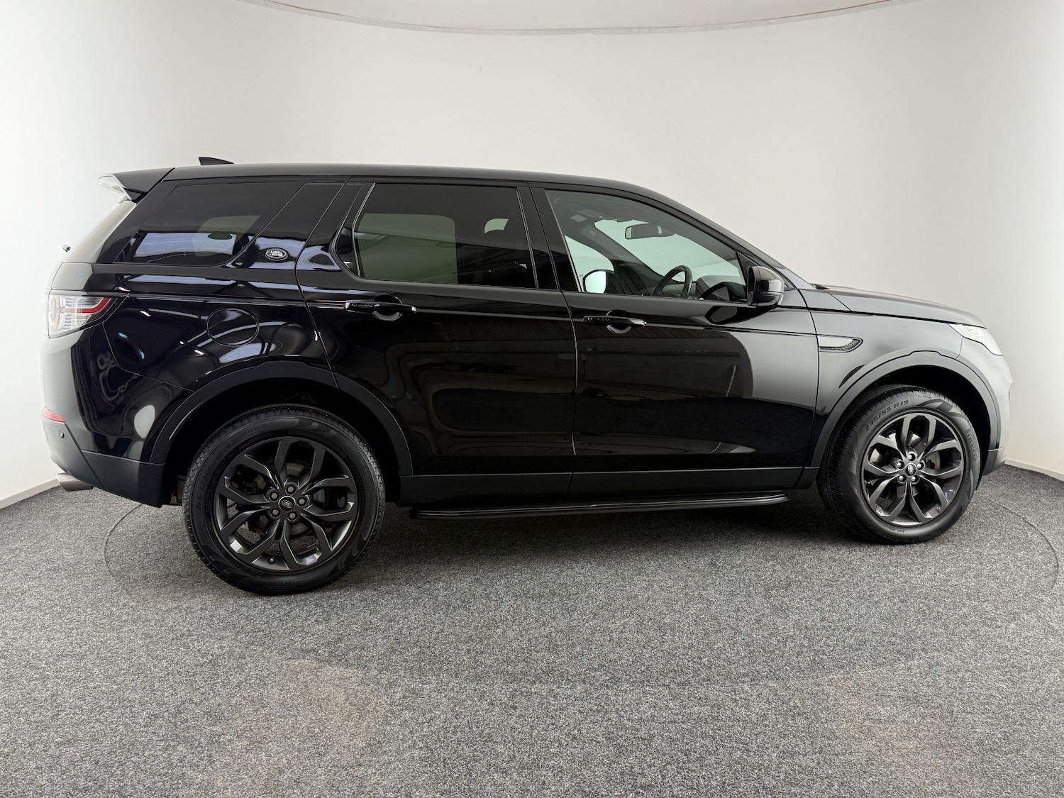 Used Land Rover Discovery Sport 2018 for sale - 76968563: Photo 4