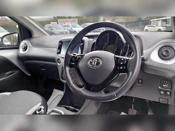 Used Toyota AYGO 2020 for sale - 79437343: Photo