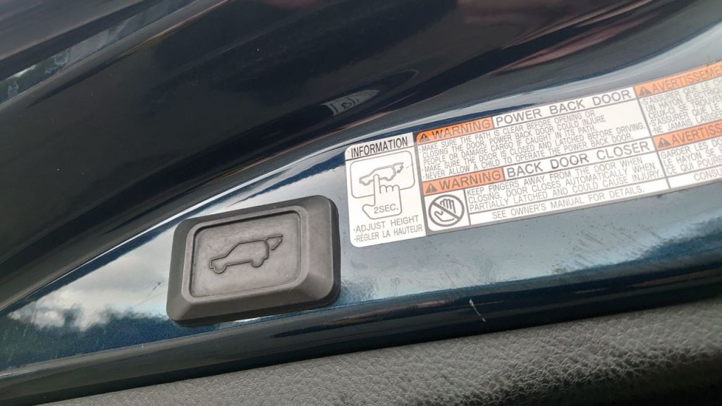 Used Toyota RAV4 2017 for sale - 78068042: Photo 10