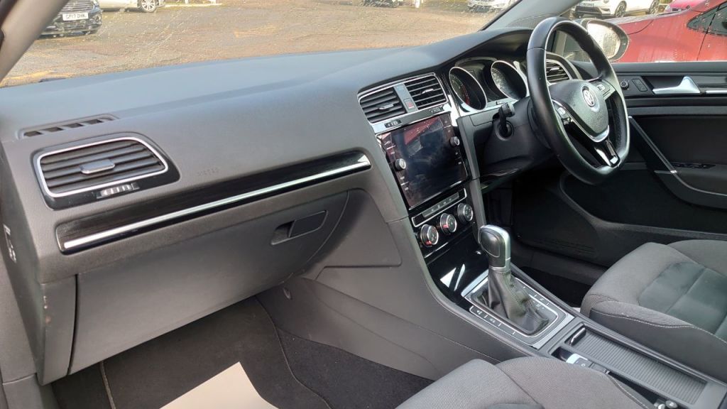 Used Volkswagen Golf 2018 for sale - 78021175: Photo 6