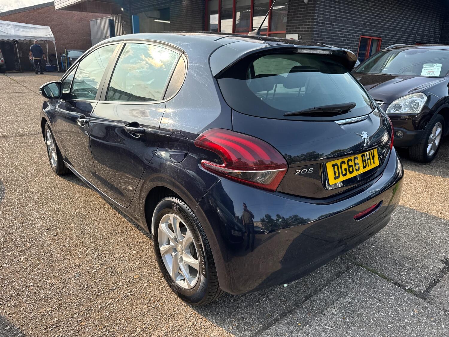 Used Peugeot 208 2016 for sale - 76769148: Photo 2