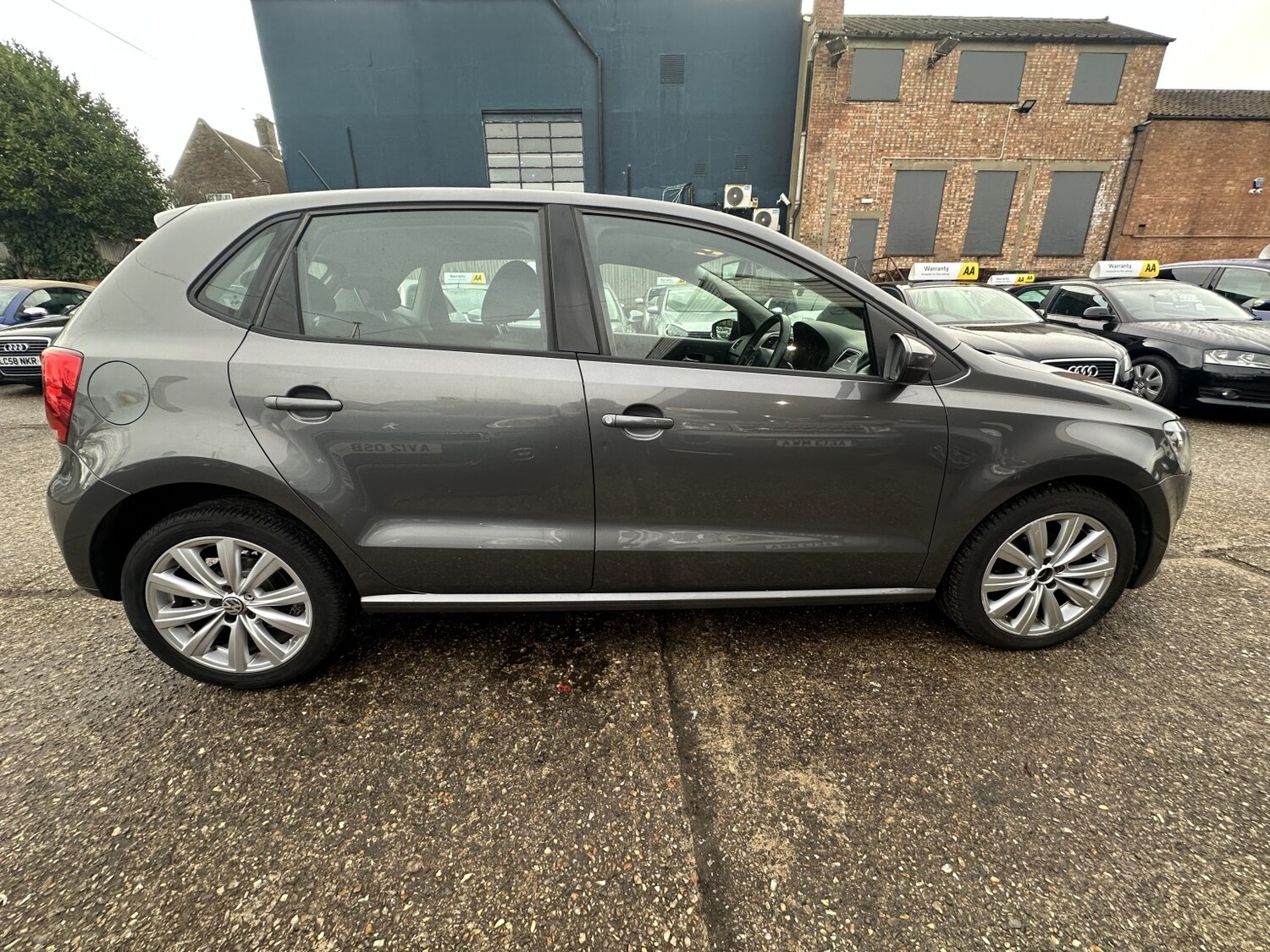 Used Volkswagen Polo 2011 for sale - 77465163: Photo 8