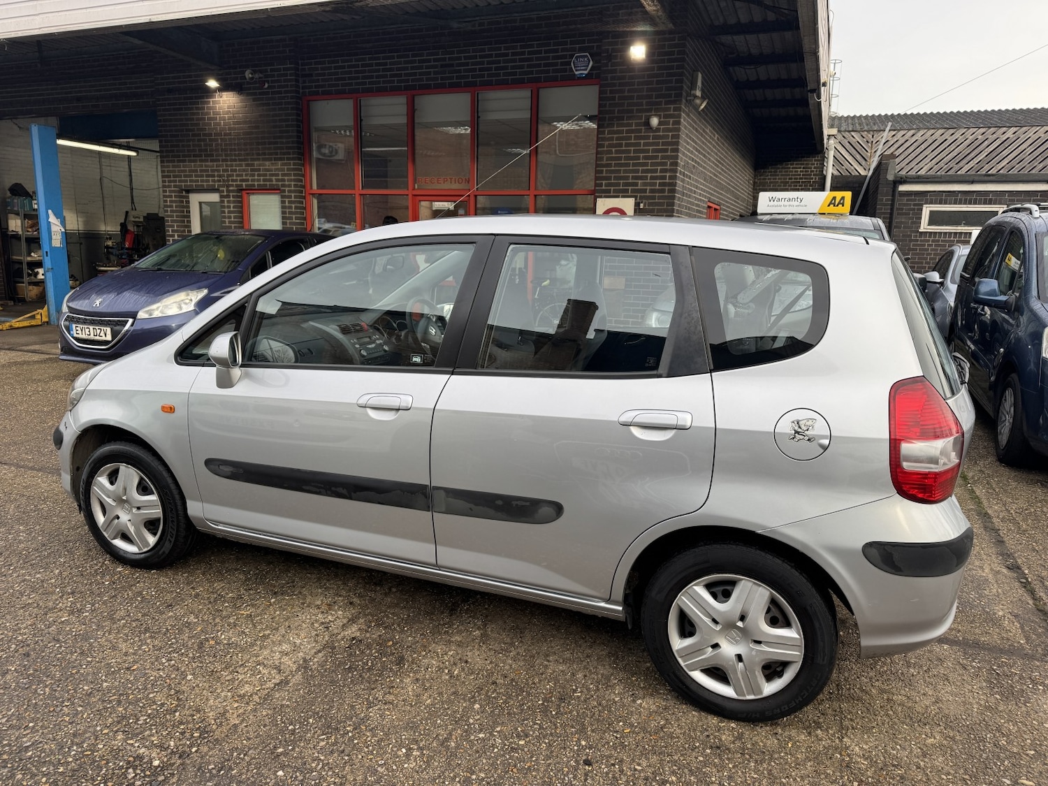 Used Honda Jazz 2004 for sale - 76896884: Photo 5