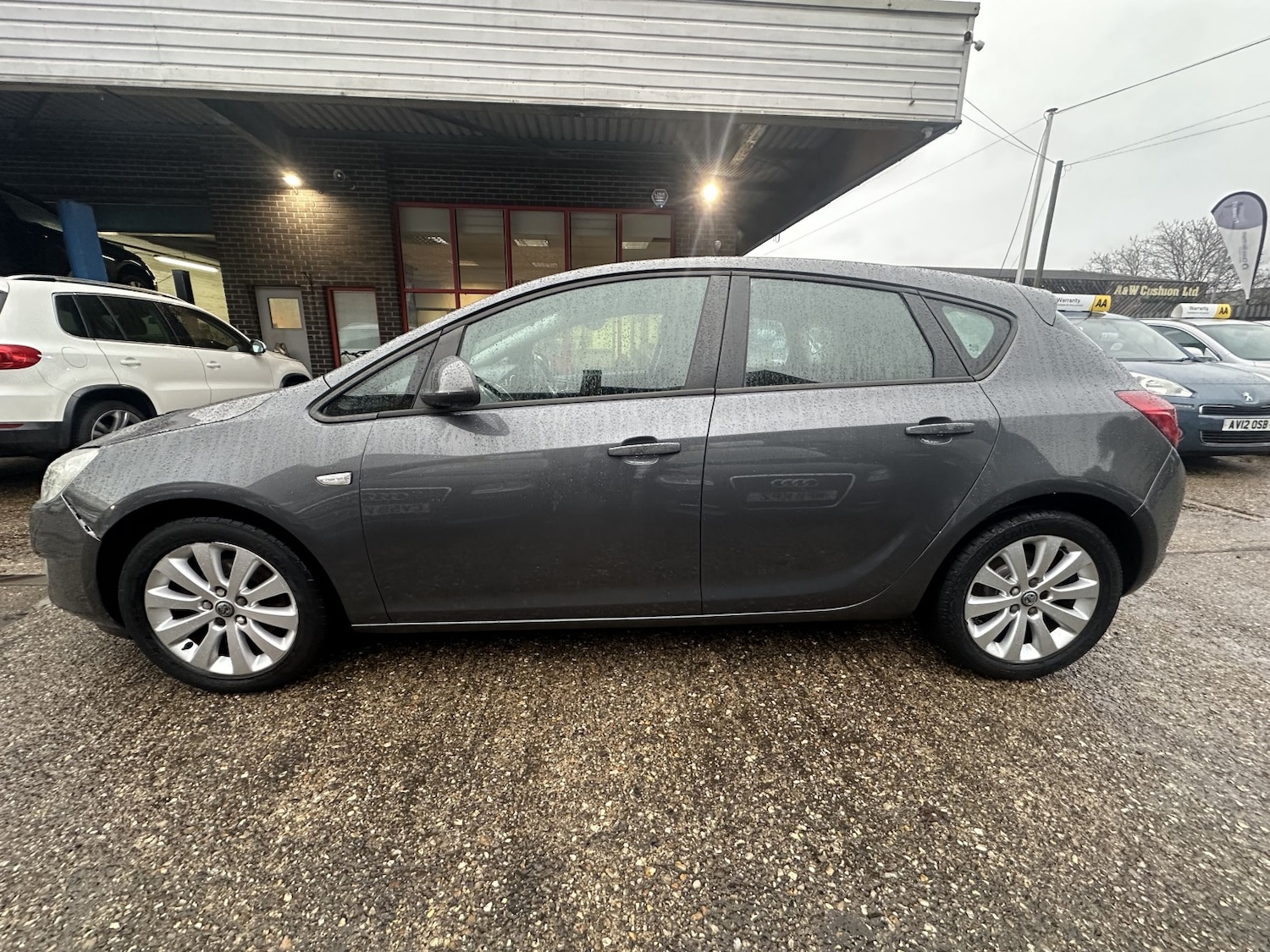 Used Vauxhall Astra 2011 for sale - 77207206: Photo 4
