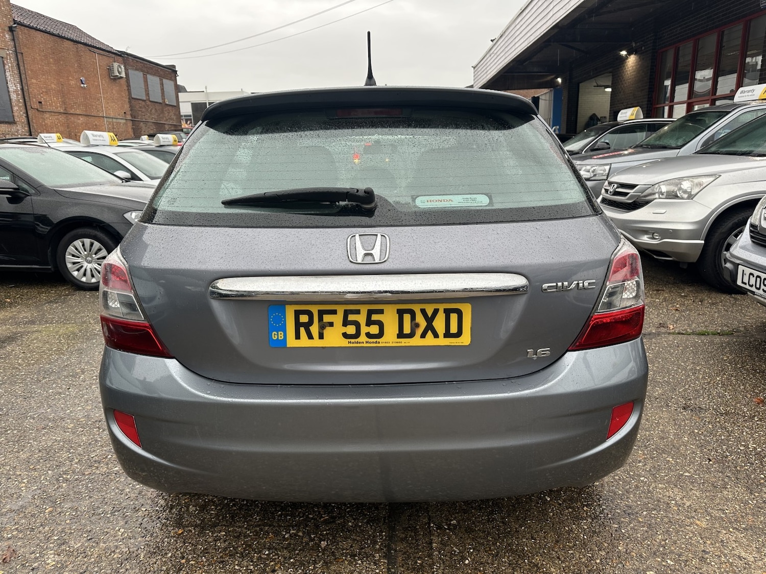 Used Honda Civic 2005 for sale - 76527376: Photo 5