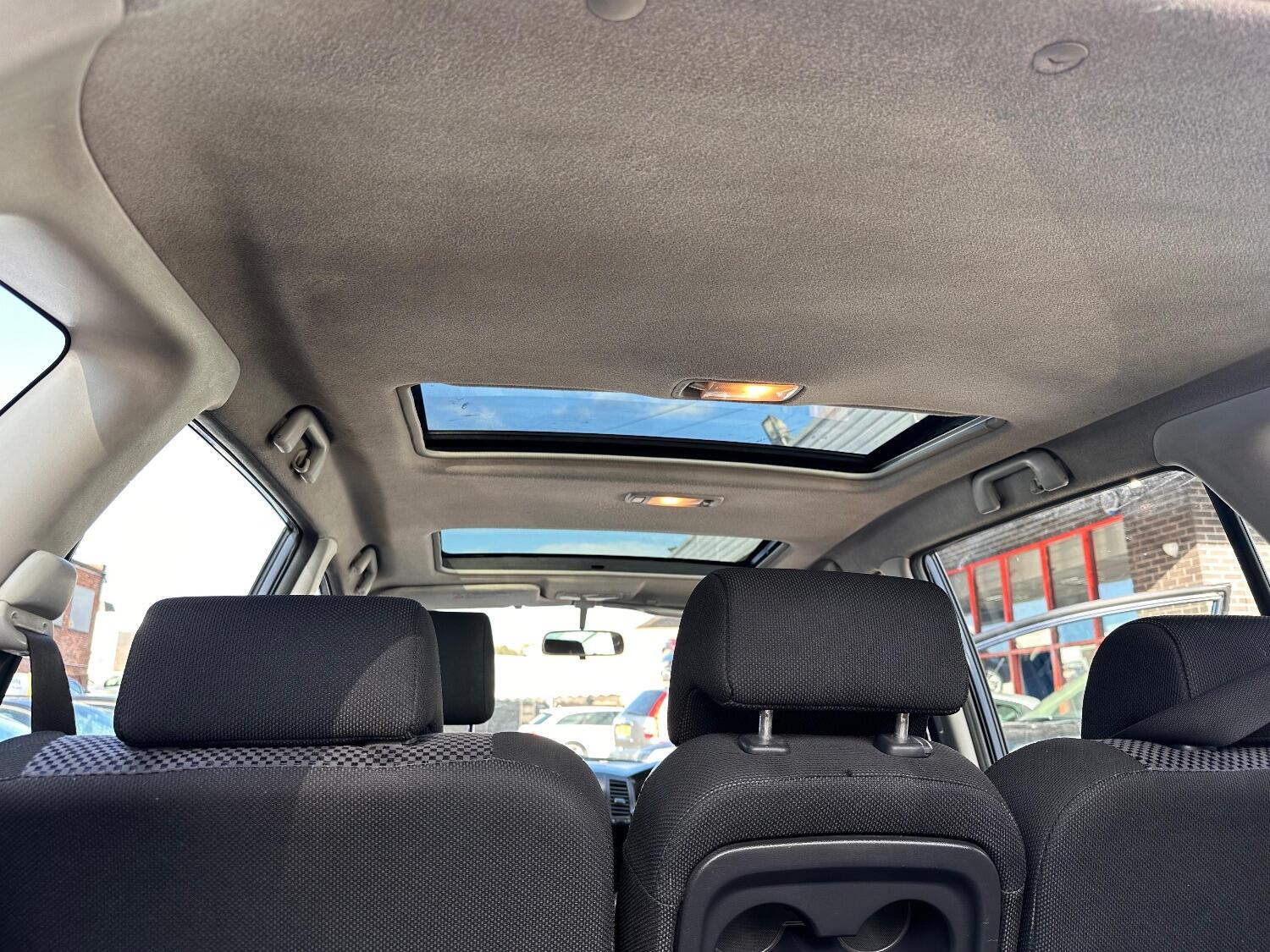 Used Toyota Corolla Verso 2002 for sale - 76030800: Photo 14