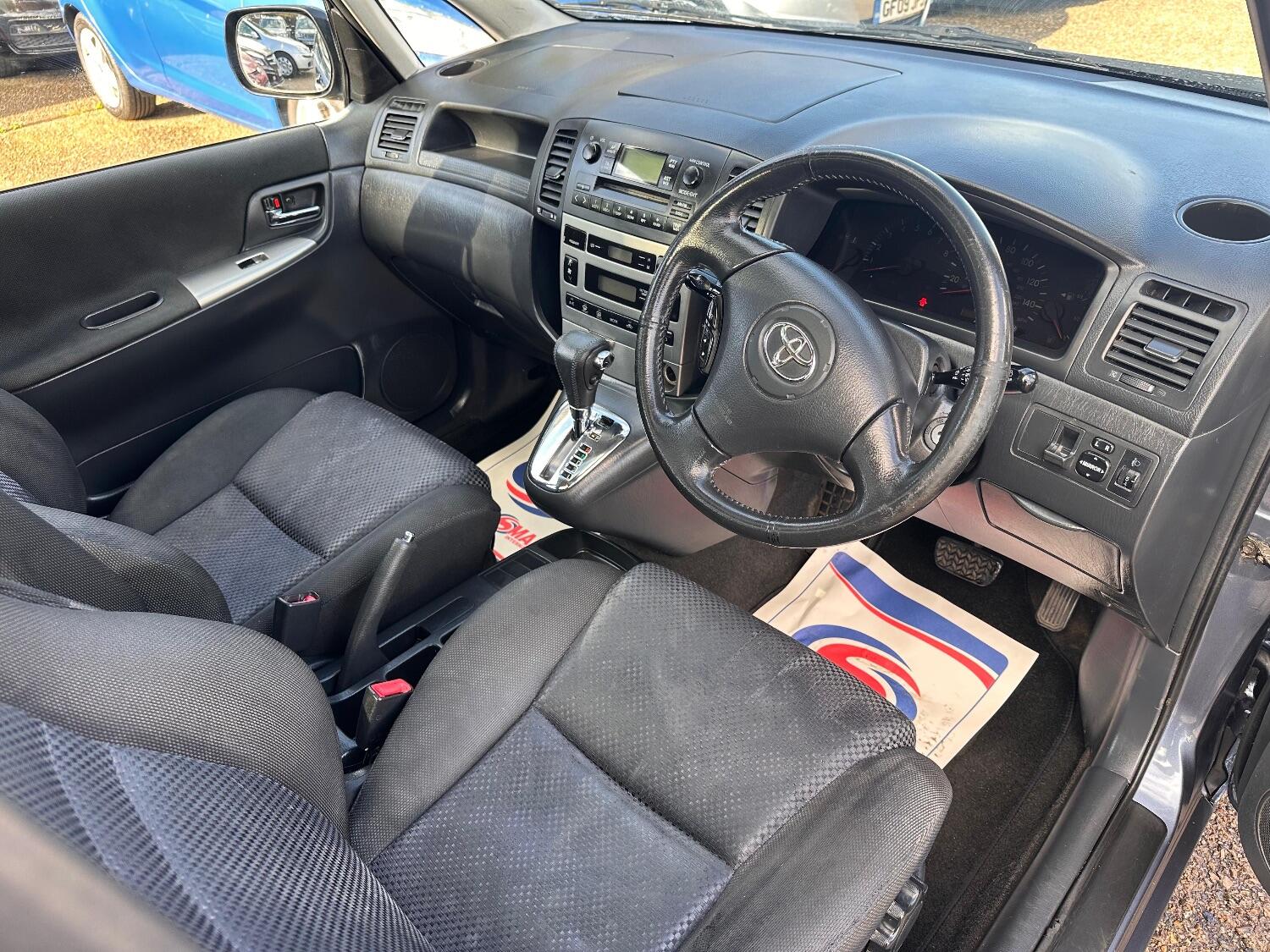 Used Toyota Corolla Verso 2002 for sale - 76030800: Photo 9