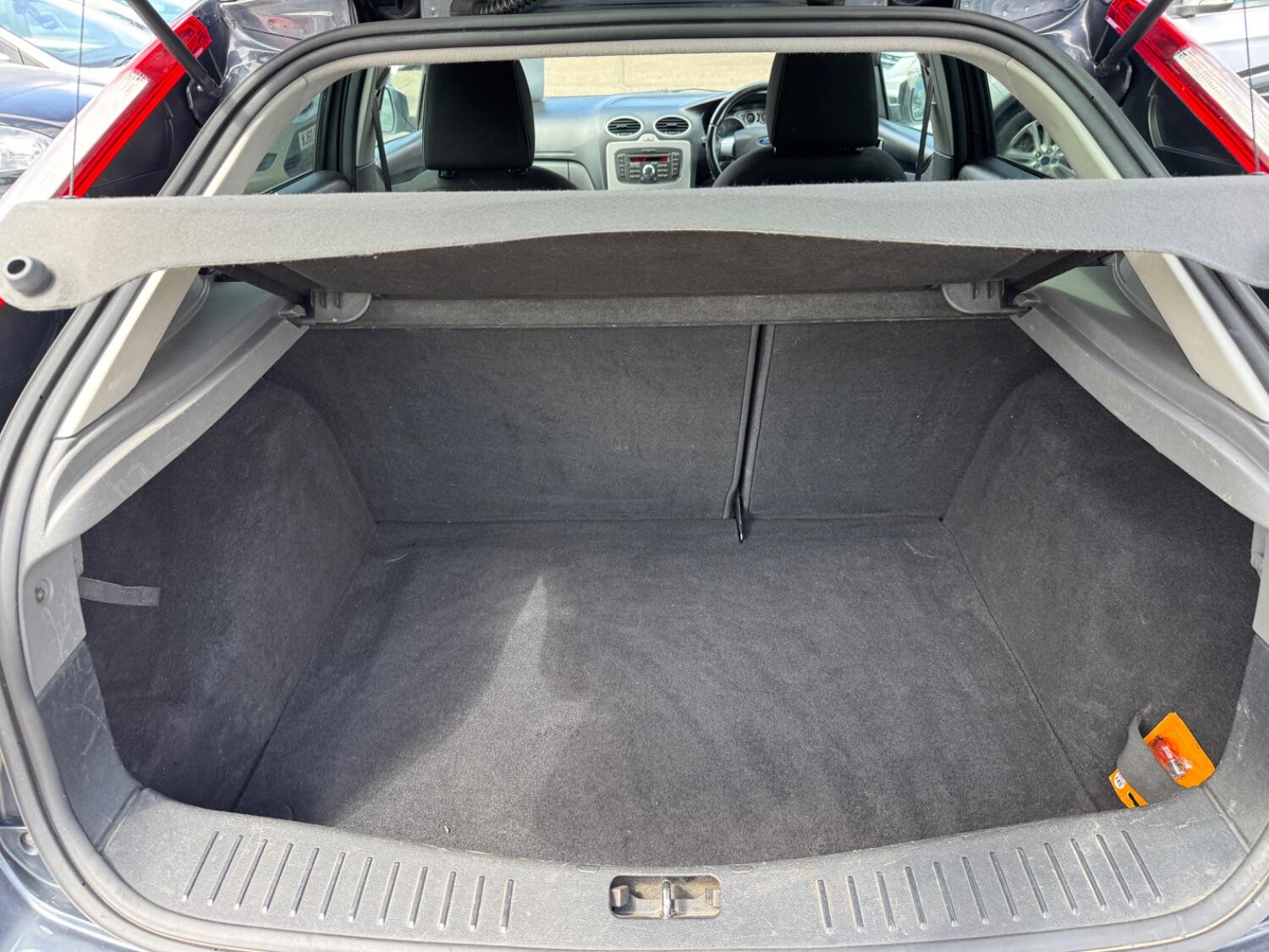 Used Ford Focus 2010 for sale - 76897051: Photo 14